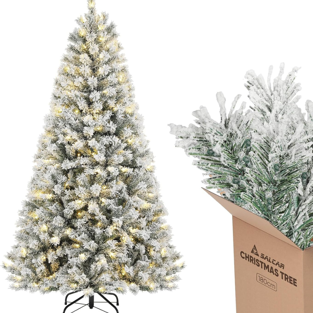 Künstlicher Weihnachtsbaum mit Schnee und Beleuchtung